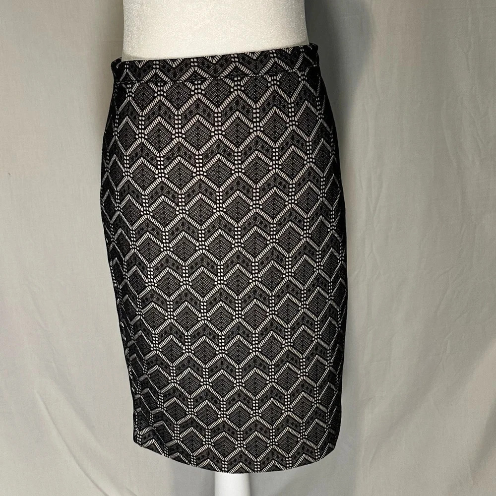 The Limited black & tan geometric pattern lace overlay pencil skirt size 2